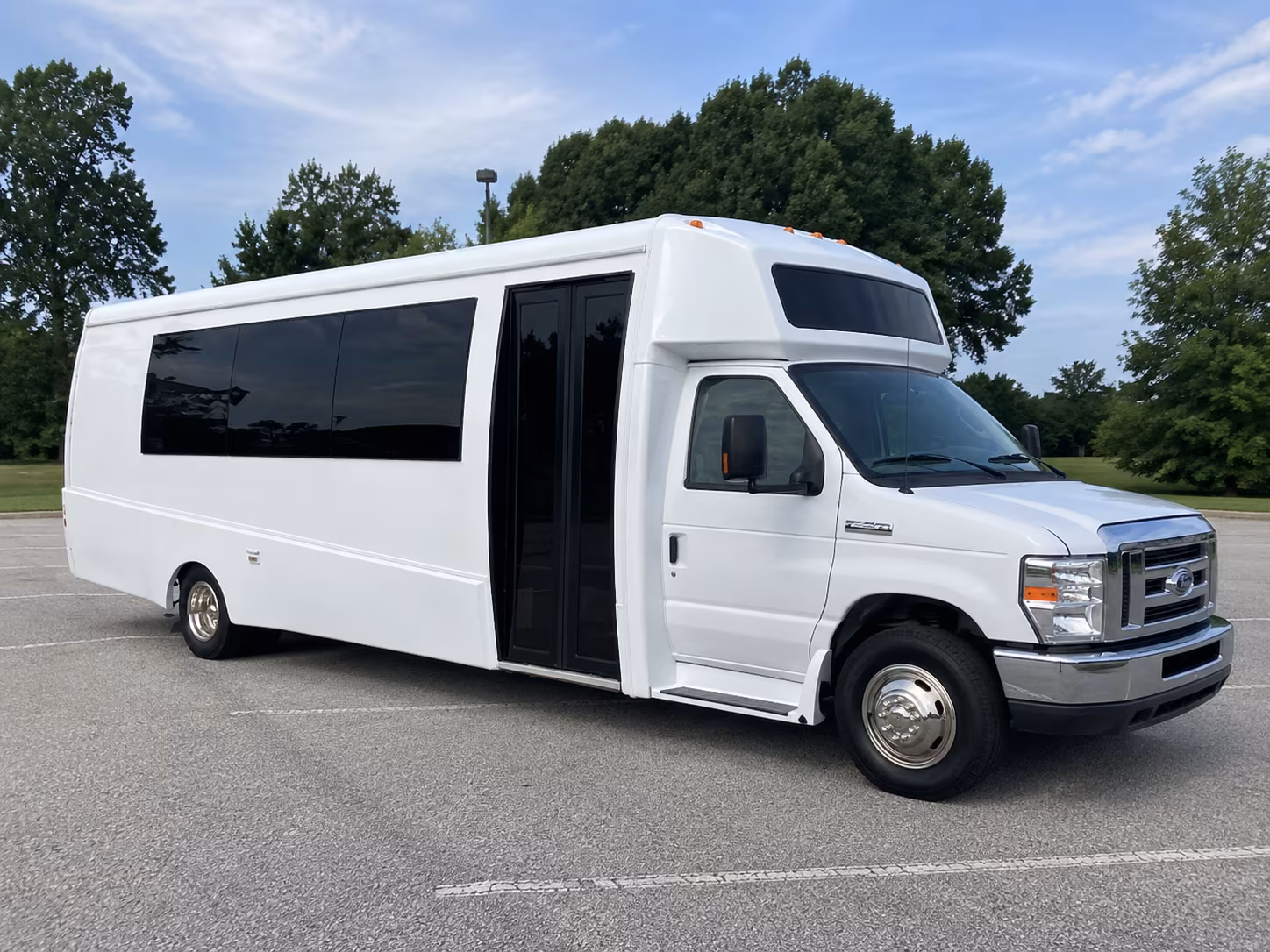 evesham 18 passenger party bus
